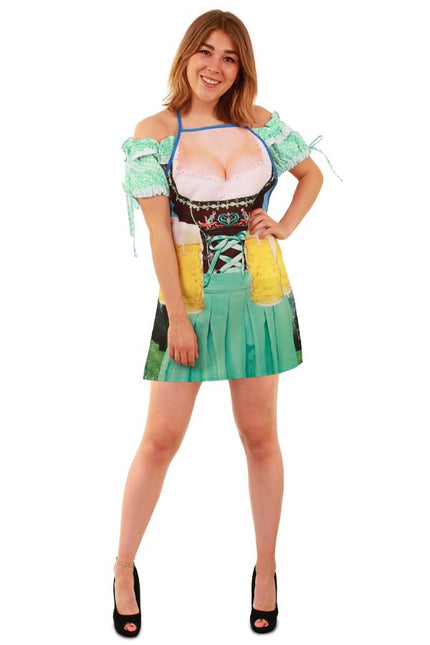 Kobieta w fartuchu Oktoberfest Dirndl