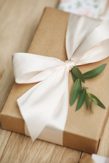 Wstążka satynowa biała pastelowa 25 mm 25 m