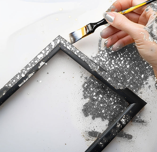 1 słoik biodegradowalnego brokatu lub 10 gr srebra