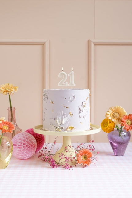 2 Jaar Kaars Beige 10cm van Partydeco koop je bij Partywinkel