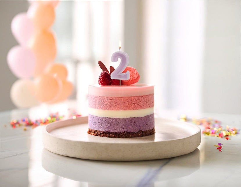 2 Jaar Kaars Paars 10cm van Partydeco koop je bij Partywinkel