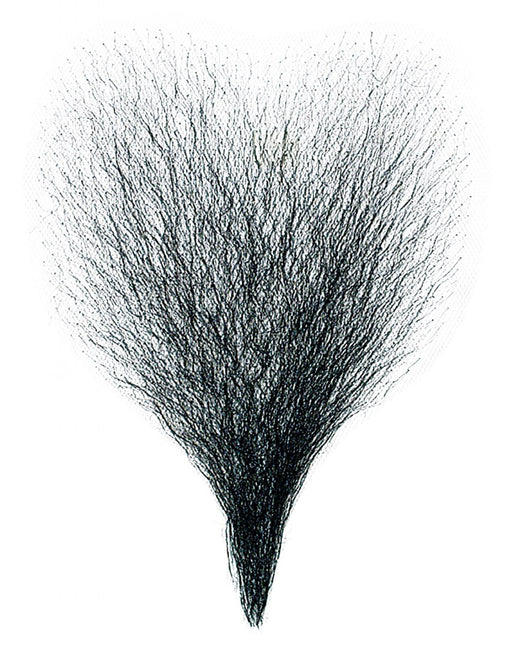 Czarne włosy na klatce piersiowej