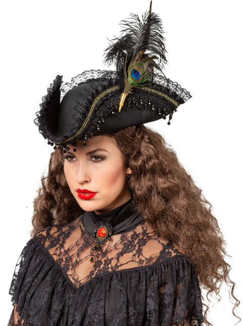 Piracki kapelusz z pawim piórem