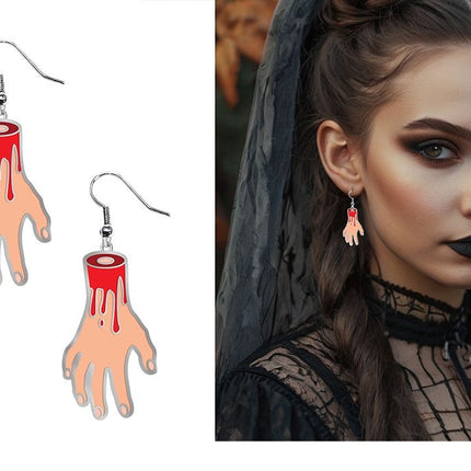 Kolczyki na Halloween – dłoń