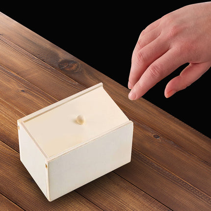 Fałszywy pająk na Halloween w pudełku