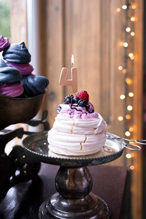 4 Jaar Kaars Rose Goud 9cm van Partydeco koop je bij Partywinkel