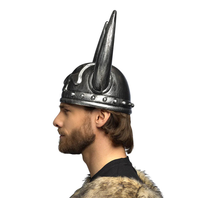 Hełm z czaszką wikinga