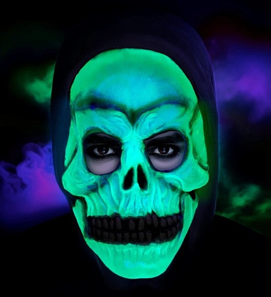 Maska na Halloween w kształcie czaszki z kapturem, świecąca w ciemności