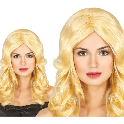 Pociągnięcie blond peruki