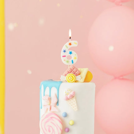 6 Jaar Kaars Gekleurd 10cm van Partydeco koop je bij Partywinkel