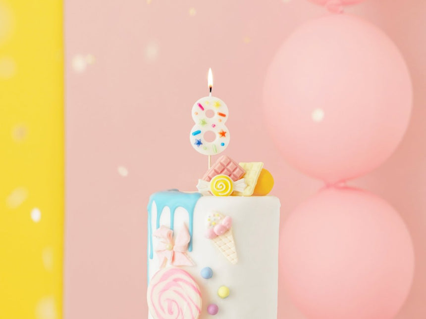 8 Jaar Kaars Gekleurd 10cm van Partydeco koop je bij Partywinkel