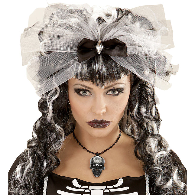 Halloweenowy naszyjnik czaszka z kamieniem szlachetnym