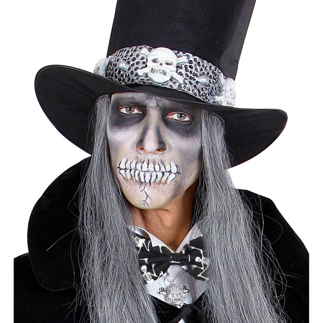 Szkielet z kokardą na Halloween