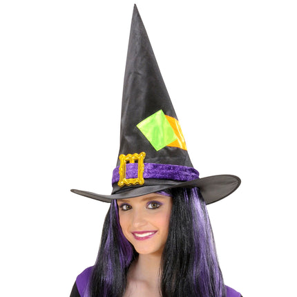 Kolorowy kapelusz czarownicy na Halloween