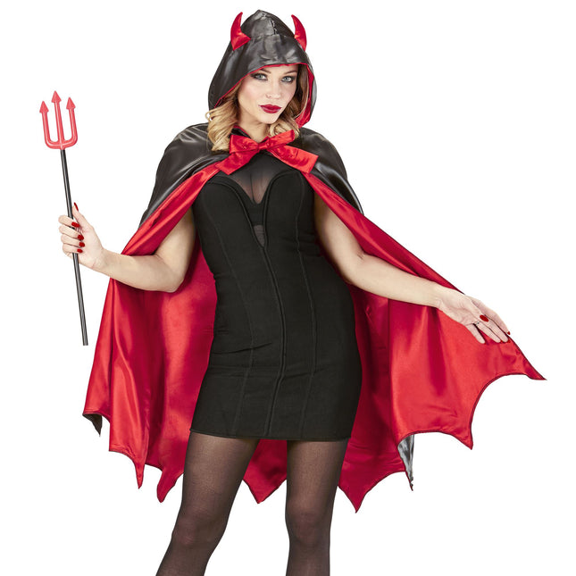 Pelerynka diabła na Halloween