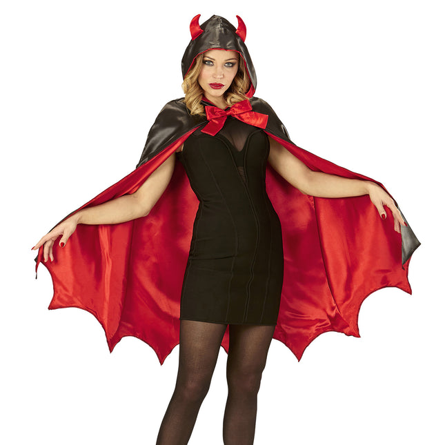 Pelerynka diabła na Halloween
