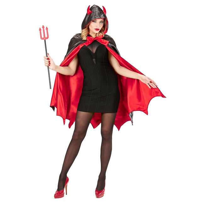 Pelerynka diabła na Halloween