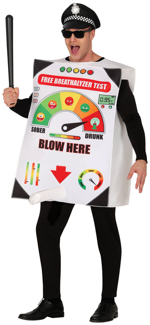Alkomat w policyjnym kombinezonie