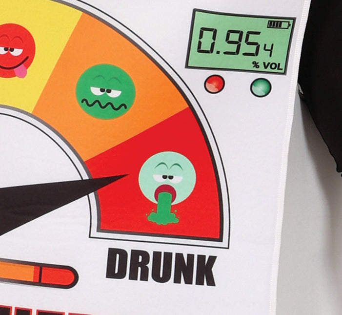 Alkomat w policyjnym kombinezonie