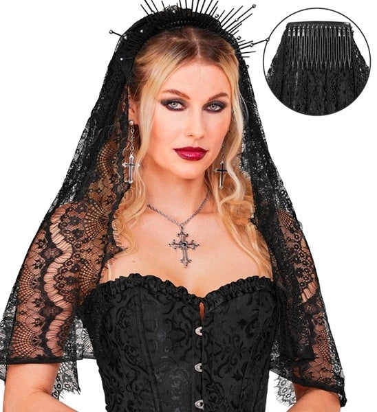 Czarna koronkowa chusta na Halloween