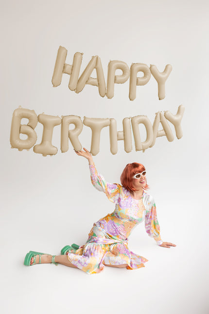 Balon z literą Happy Birthday beżowy 3,4 m