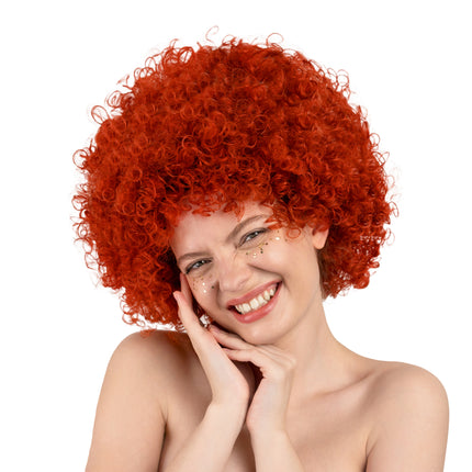 Czerwona peruka afro