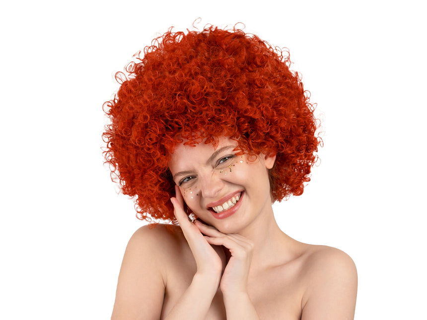 Czerwona peruka afro