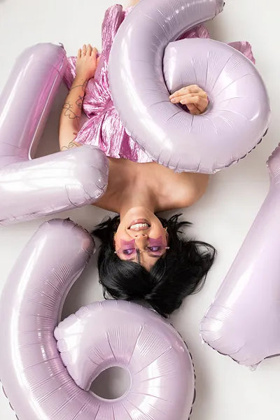 Balon z figurką na 7 lat fioletowy pusty 72 cm
