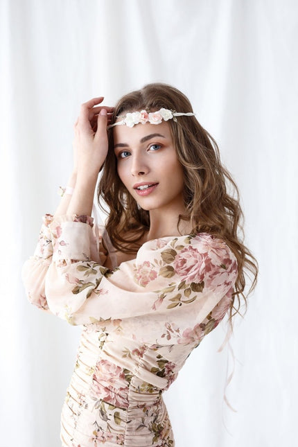 Bloemen Haarband Perzikkleurig van Partydeco koop je bij Partywinkel