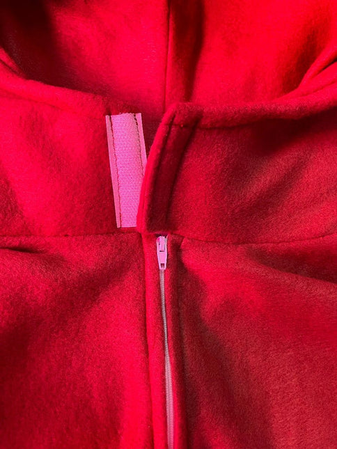 Zabawny kostium w kolorze czerwonym