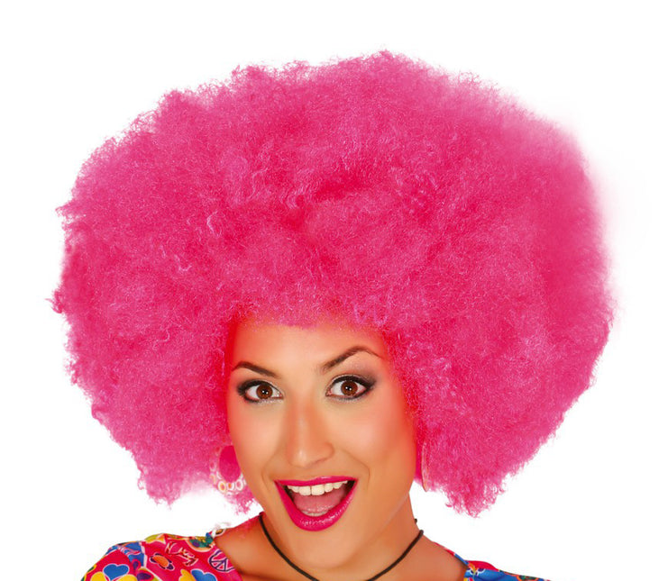 Różowa peruka afro