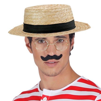 Kapelusz z czarną opaską