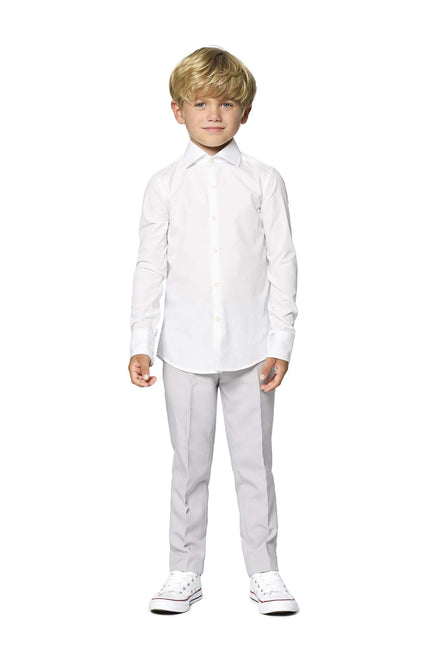 Chłopiec w białej koszuli <tc>OppoSuits</tc>