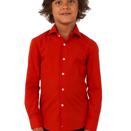 Chłopiec w czerwonej koszuli <tc>OppoSuits</tc>