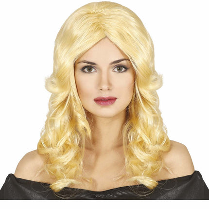 Pociągnięcie blond peruki