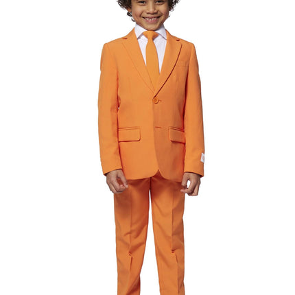 Chłopiec w pomarańczowym garniturze <tc>OppoSuits</tc>