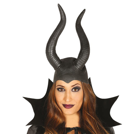 Kask na Halloween z czarnymi rogami