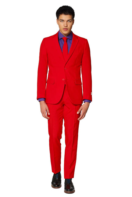 Mężczyźni w czerwonych garniturach <tc>OppoSuits</tc>