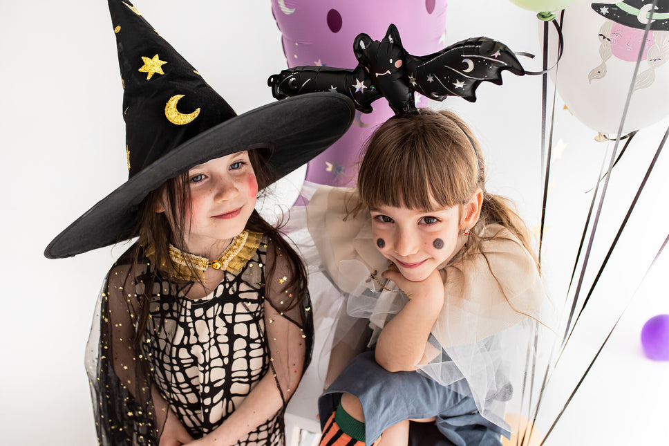 Czarno-złoty kapelusz czarownicy na Halloween