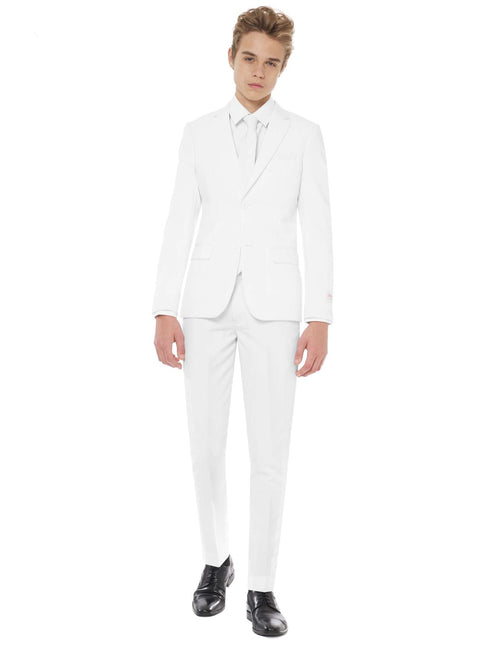 Nastolatek w białym garniturze <tc>OppoSuits</tc>