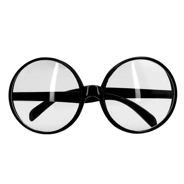 Nerd w czarnych okularach