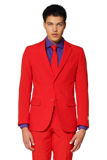 Mężczyźni w czerwonych garniturach <tc>OppoSuits</tc>