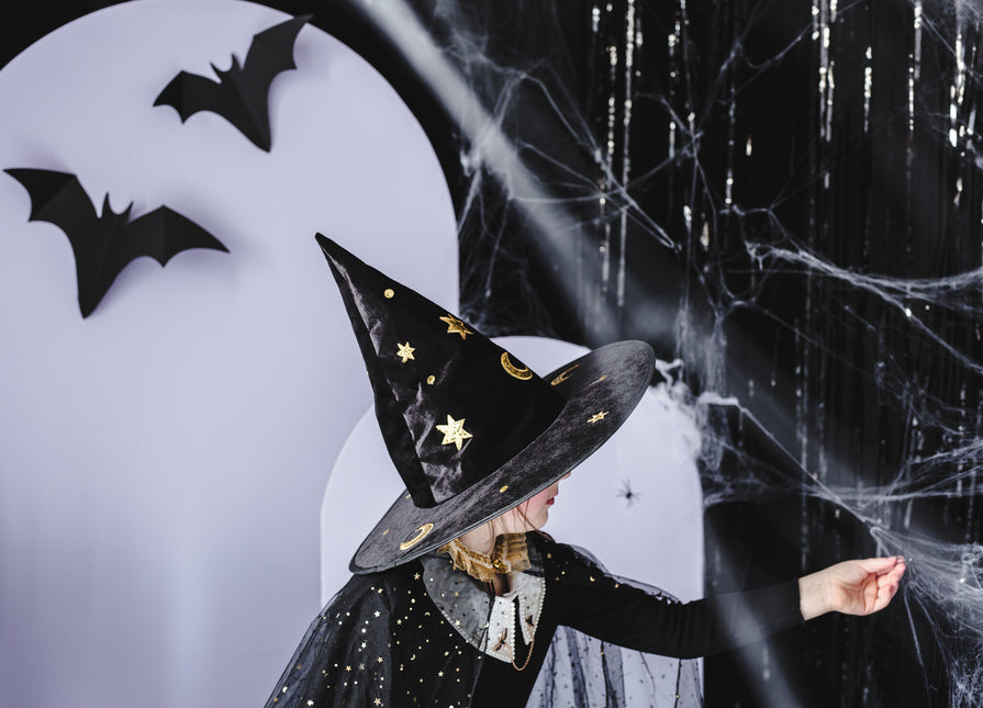 Czarno-złoty kapelusz czarownicy na Halloween
