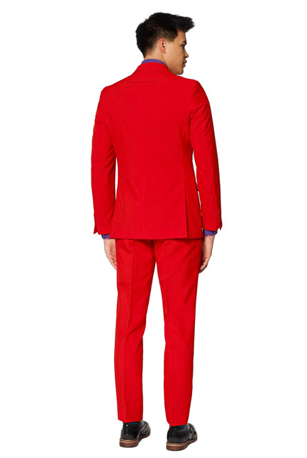 Mężczyźni w czerwonych garniturach <tc>OppoSuits</tc>
