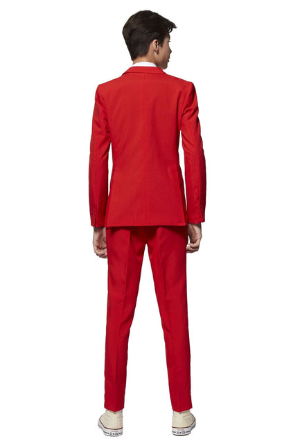 Nastolatek w czerwonym kombinezonie <tc>OppoSuits</tc>