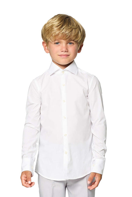 Chłopiec w białej koszuli <tc>OppoSuits</tc>