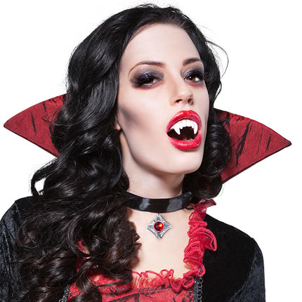 Halloweenowe zęby wampira