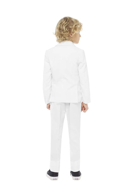 Chłopiec w białym garniturze <tc>OppoSuits</tc>