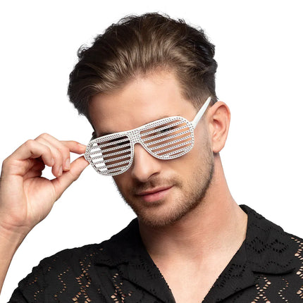 Białe okulary w paski