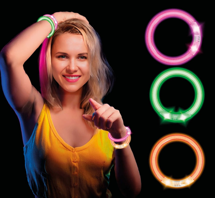 Gekleurde Armband Glow In The Dark 8cm 4st van Fiestas Guirca koop je bij Partywinkel